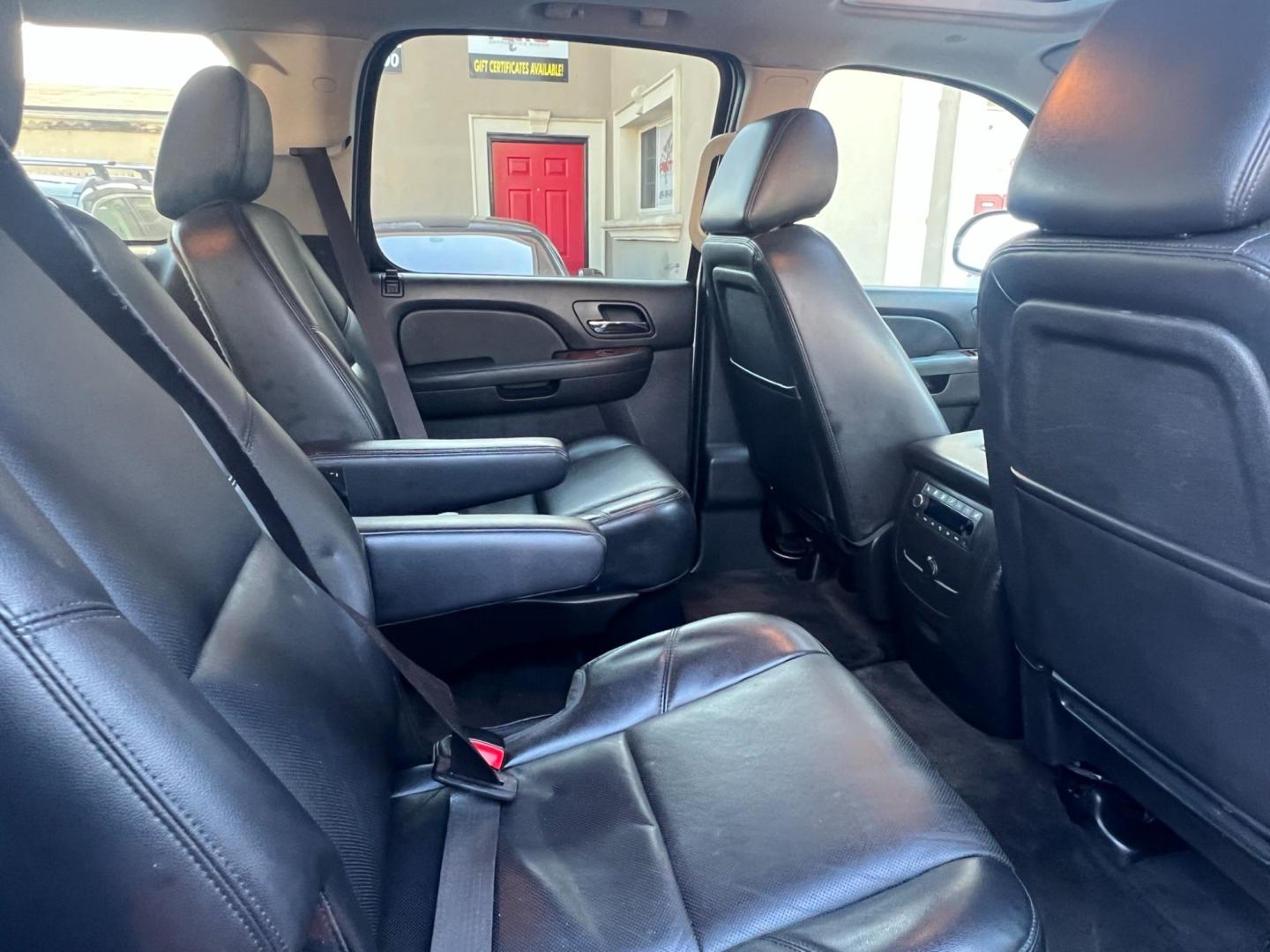 2014 White /Black Leather Chevrolet Suburban LTZ 1500 4WD (1GNSKKE77ER) with an 5.3L V8 OHV 16V FFV engine, 6 SPEED AUTOMATIC transmission, located at 1018 Brunswick Ave, Trenton, NJ, 08638, (609) 989-0900, 40.240086, -74.748085 - Photo#28